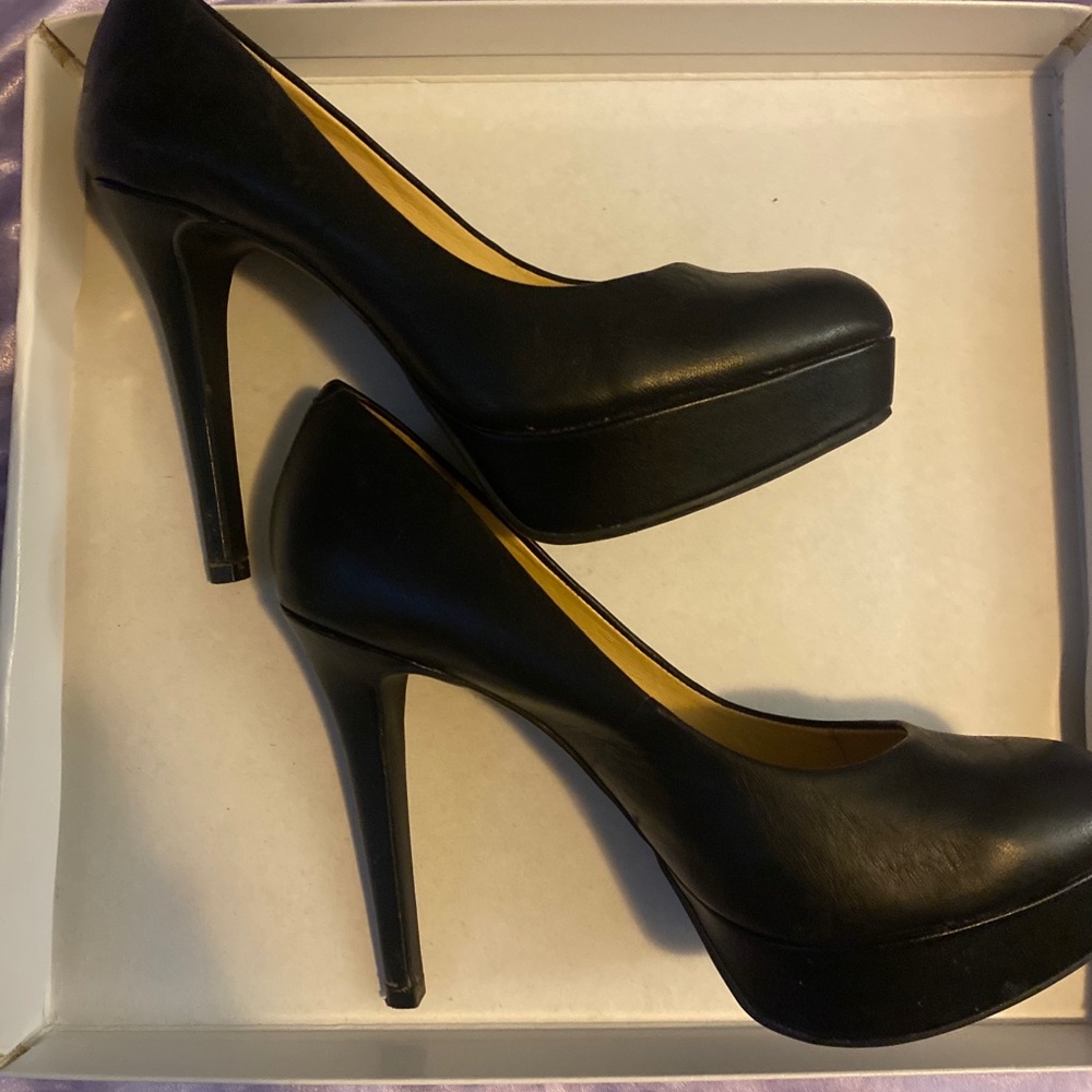 Adorable black Gianni Bini Heels size 6!